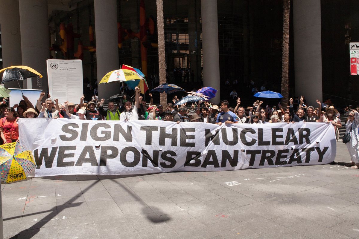 2018年2月4日，綠色和平與眾多國際反核武團體，於澳洲雪梨倡議，要求簽署聯合國《禁止核武條約》。