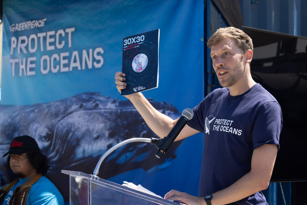 聯合國《全球海洋公約》開放簽署前夕，綠色和平船艦「極地曙光號」靠岸美國加州長灘，在 2023年9月13日開放民眾參觀、宣揚海洋保護的理念。全球守護海洋專案主任Chris Thorne現場分享最新研究報告，2022年全球公海的漁船捕撈時數接近850萬小時，比2018年增長約8.5%。