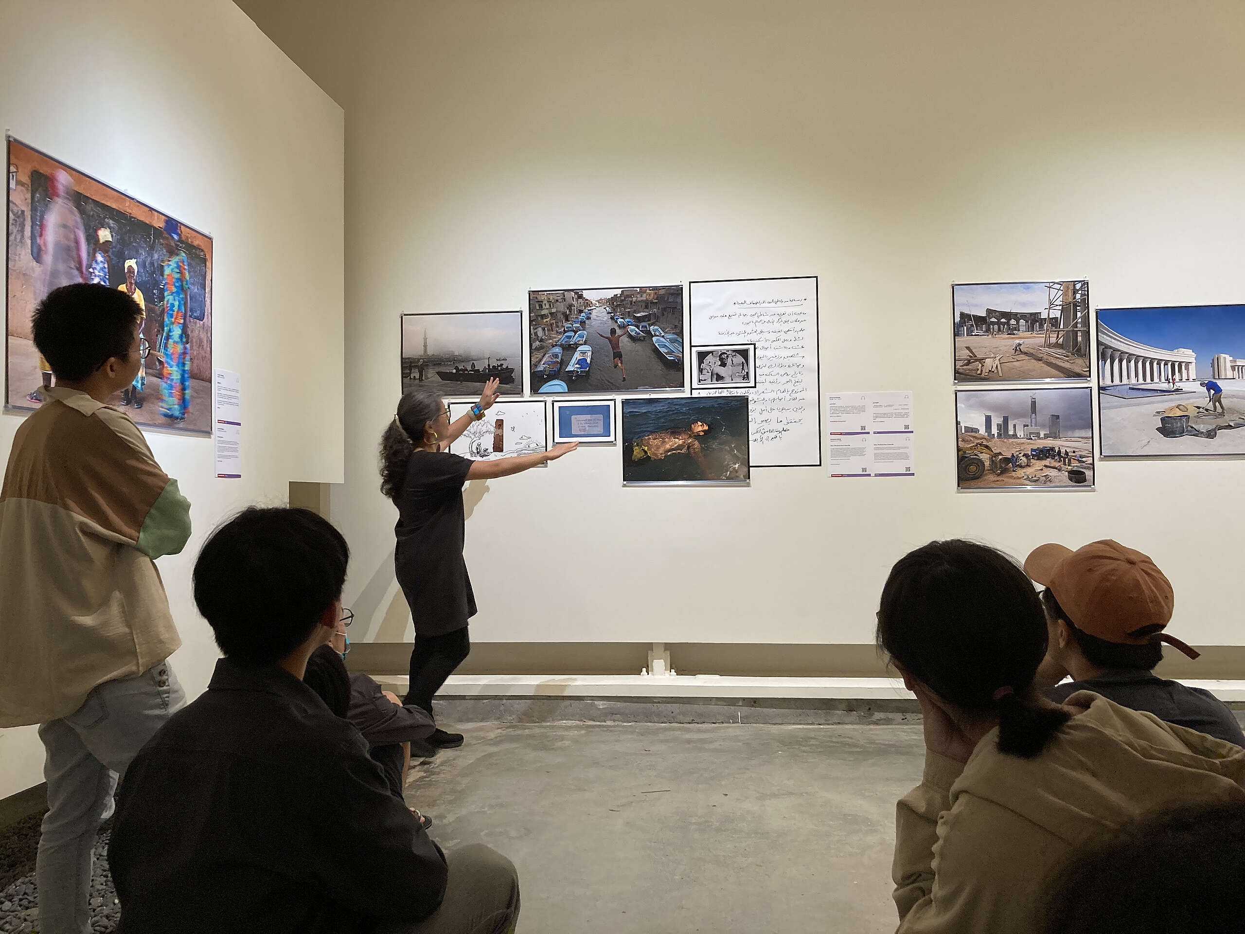 臺灣玉溪有容教育基金會，每年將世界新聞攝影展帶至臺灣觀眾面前，讓我們跨域了解更多元的社會議題，並觀看及反思自己與世界的關係。