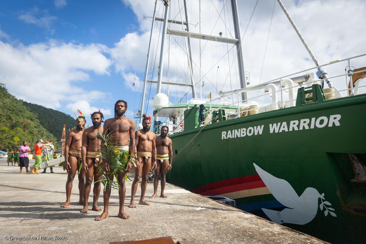 2023年7月5日，綠色和平船艦「彩虹勇士號」停靠萬那杜，為受極端氣候衝擊的太平洋島國收集證據，將於最高法院爭取氣候正義。