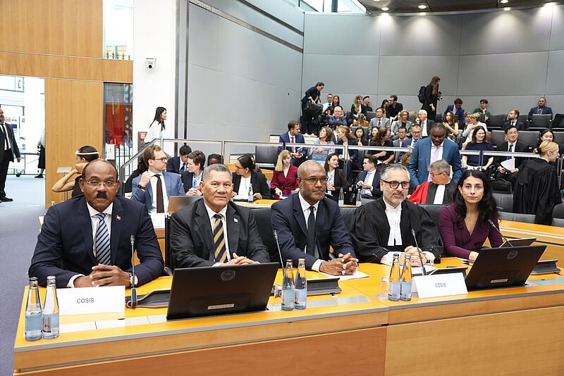 海島國家原告代表出席國際海洋法法庭，包含大洋洲的吐瓦魯總理Kausea Natano、萬那杜司法部長Arnold Loughman，以及中美洲的安地卡及巴布達總理Gaston Browne。
