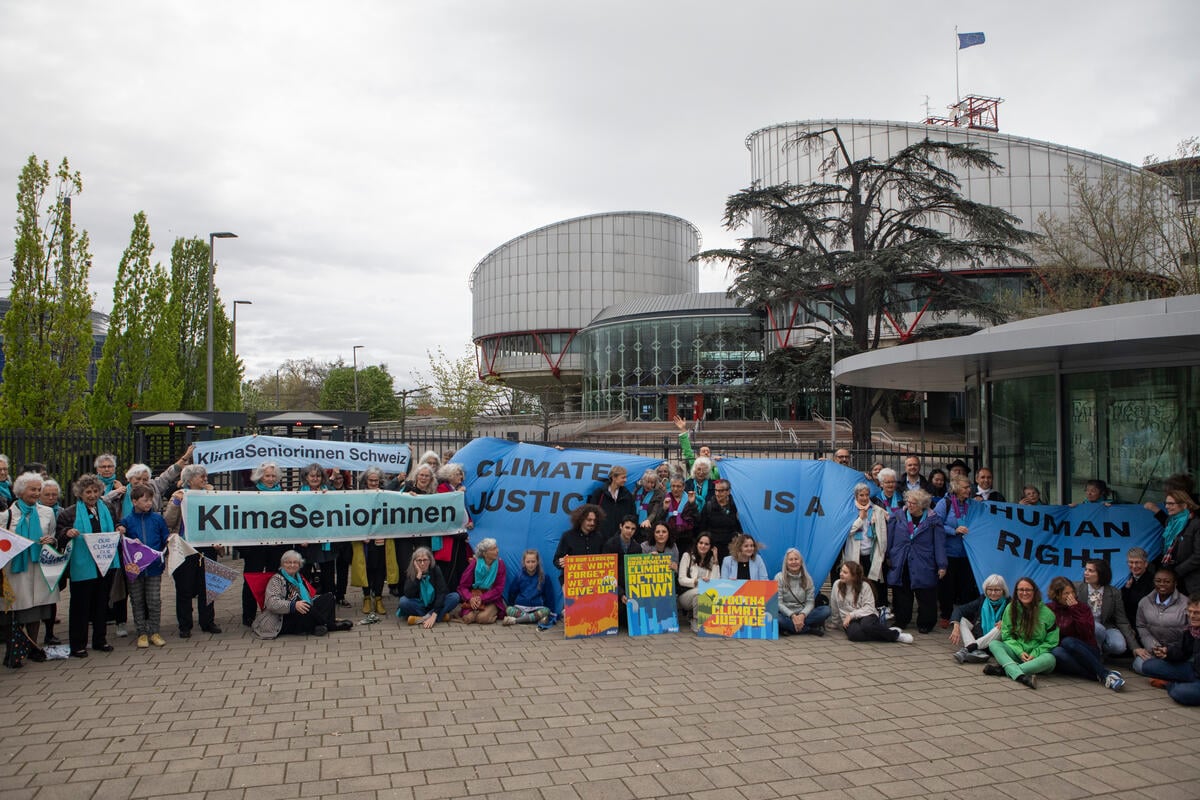 2024年4月9日，瑞士「年長婦女氣候保護協會」控告瑞士政府疏於對抗氣候危機，有違公眾人權，獲判勝訴。