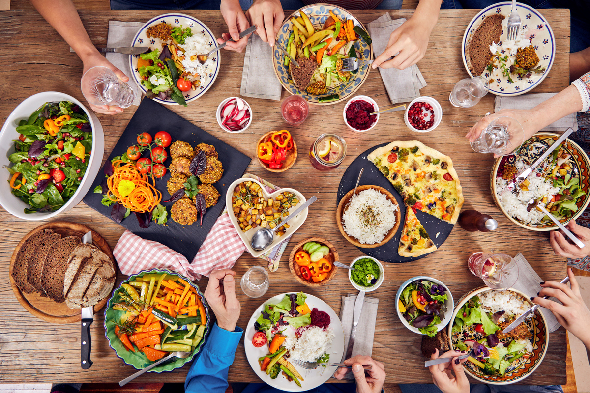 近年全球素食者人口逐年增加，美味的蔬食餐廳選擇益發多樣，也有越來越豐富的飲食資訊及料理食譜供大眾參考。