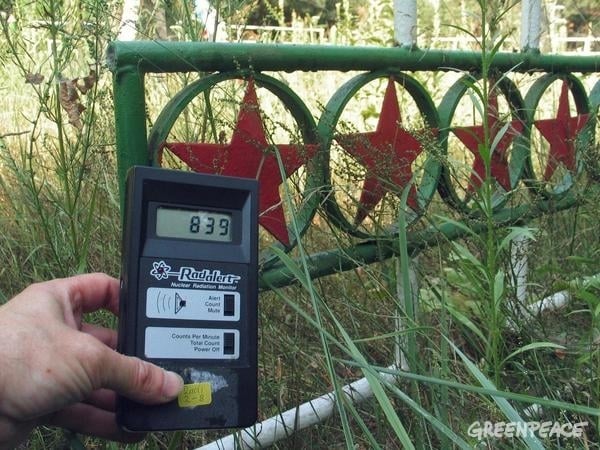 Measuring Radiation at the Red Forest in Pripyat © Vaclav Vasku / Greenpeace