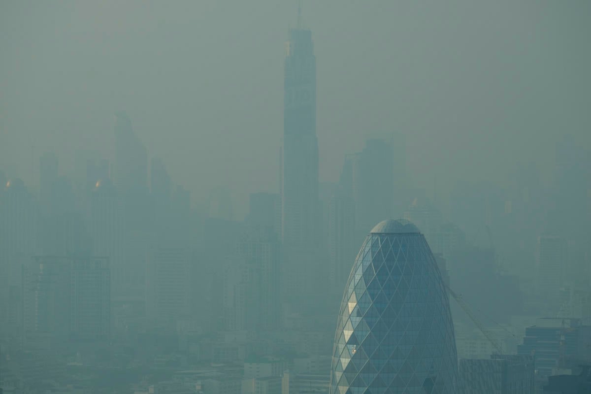 Bangkok Choking on Toxic Smog. © Arnaud Vittet / Greenpeace