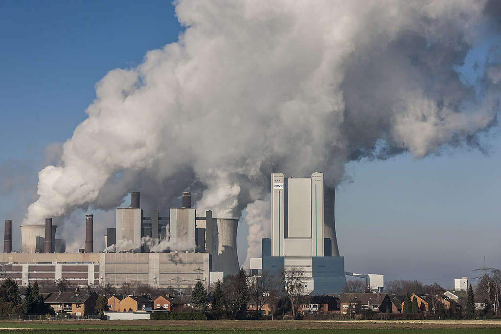 Coal Power Plant Niederaussem in Germany. © Bernd Lauter / Greenpeace