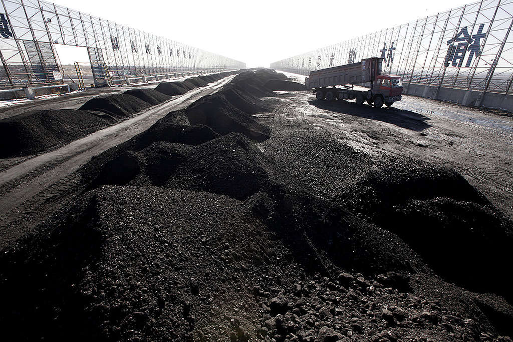Coal Transfer Station in China. © Nian Shan / Greenpeace