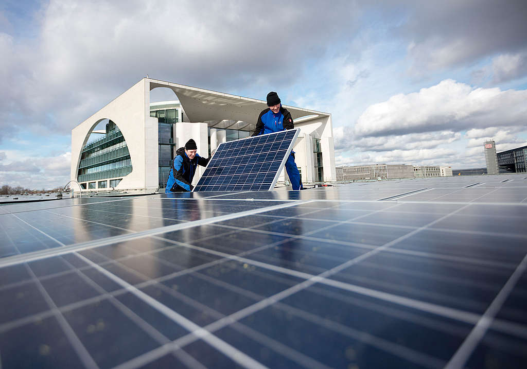 Solar Panels on Chancellery Building in Berlin. © Paul Langrock / Greenpeace