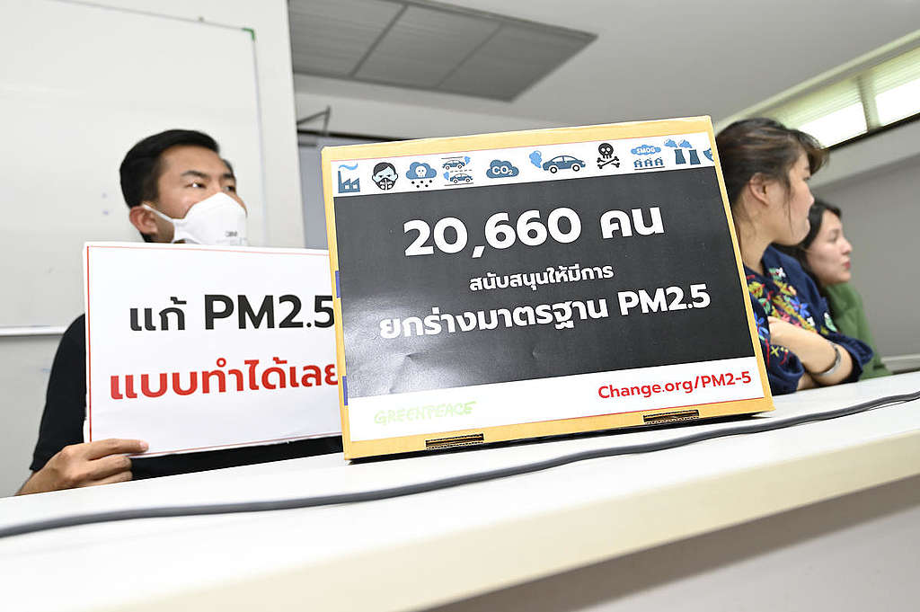 PM2.5 Petition Delivery at Pollution Control Department in Thailand. © Roengchai Kongmuang / Greenpeace