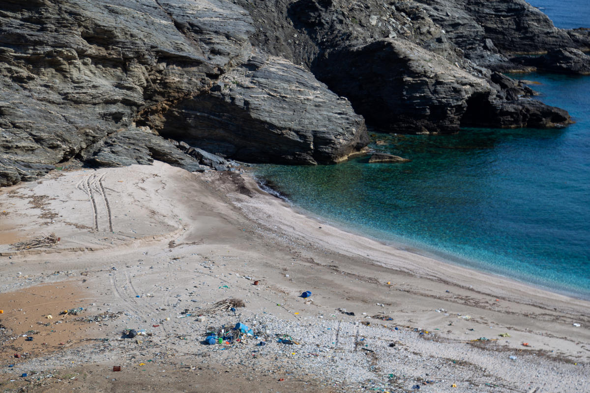 สภาพของหาดชารากาส เมืองอีเวีย ประเทศกรีก เพียงแค่ 8 เดือนหลังจากการทำความสะอาดชายหาด