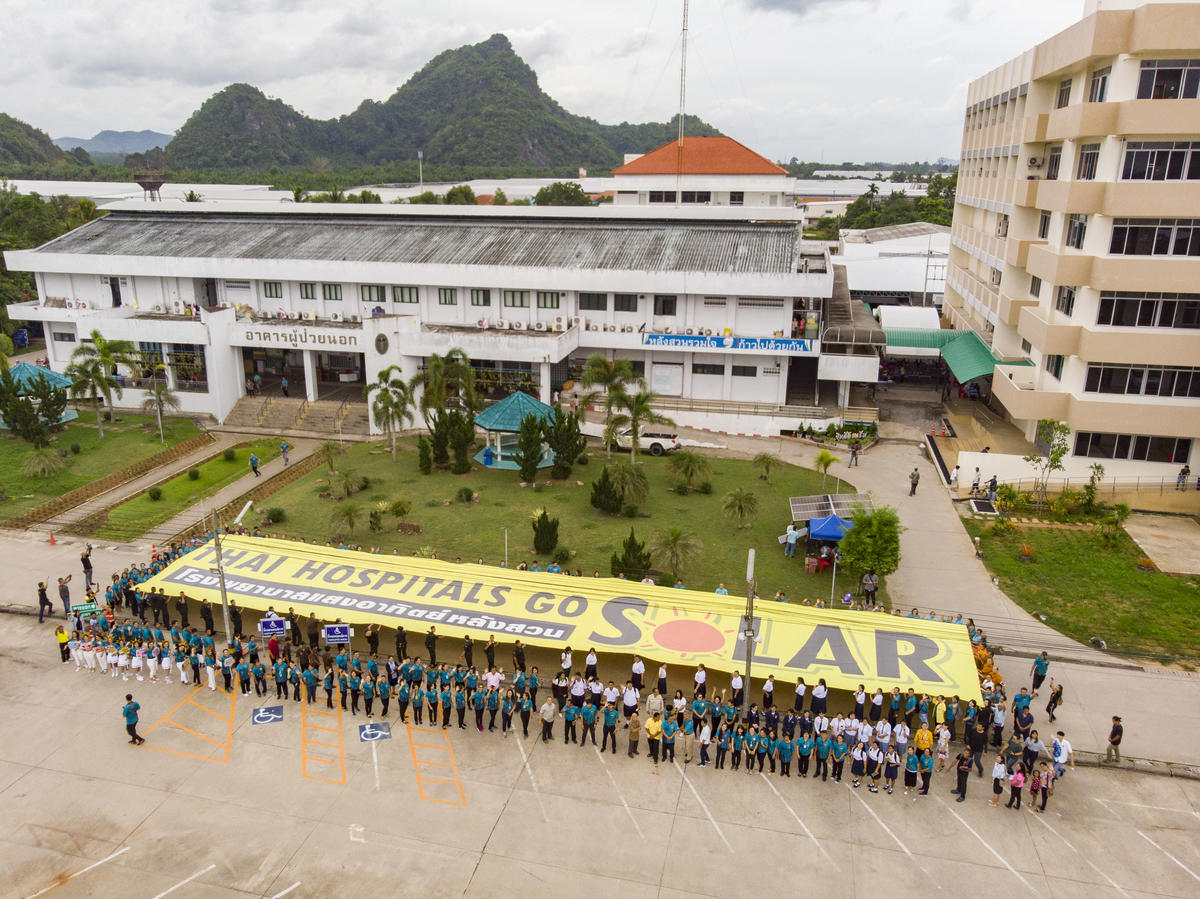 Solar Rooftop at Luang Suan Hospital in Thailand. © Greenpeace