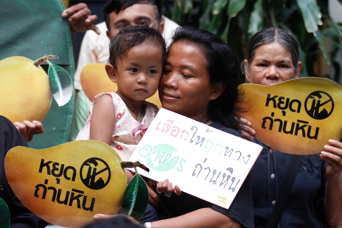Khao Hin Son Anti-Coal Network Rally in Bangkok. © Tadchakorn  Kitchaiphon / Greenpeace