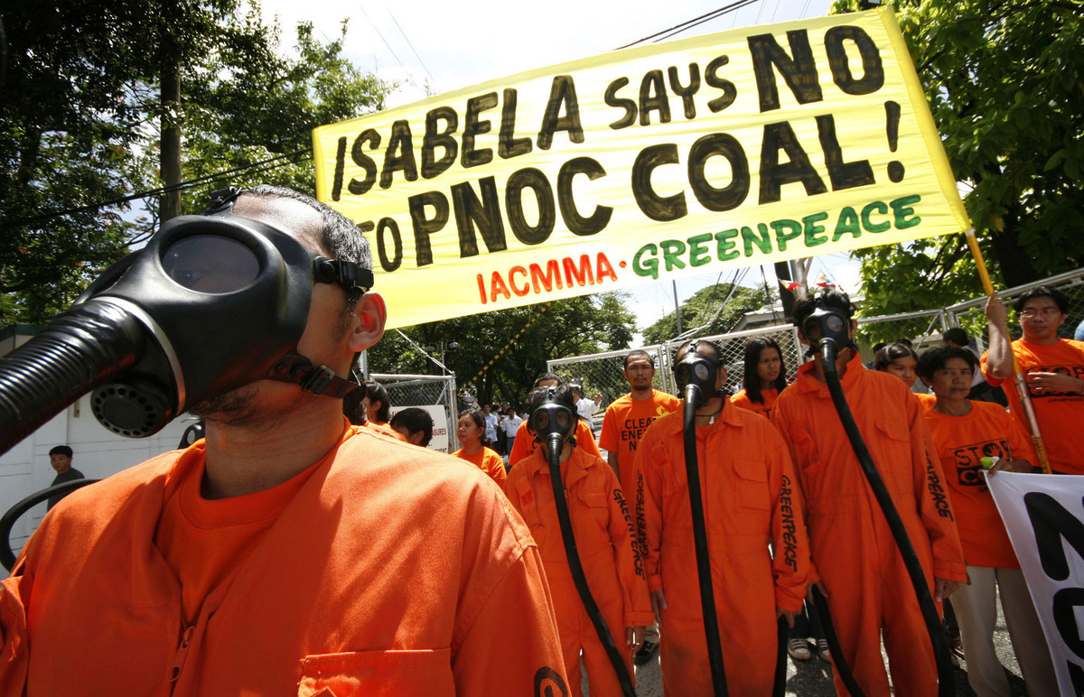 Coal Action Philippine National Oil Company (Philippines: 2006). © Greenpeace / Luis Liwanag