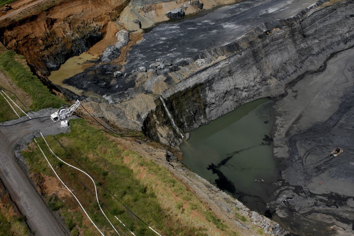 Open Cut Coal Mine in Australia. © Dean Sewell / Greenpeace