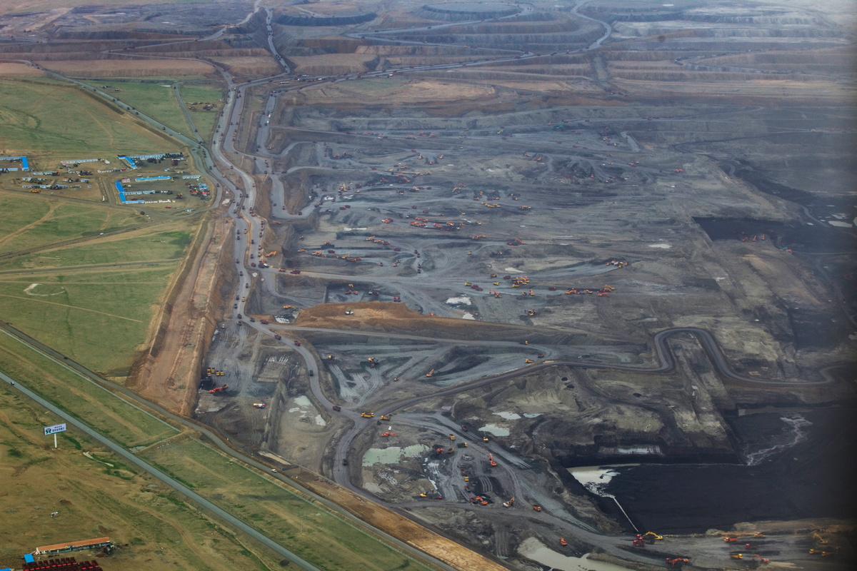 Open-Cast Coal Mine in Inner Mongolia. © Lu Guang / Greenpeace