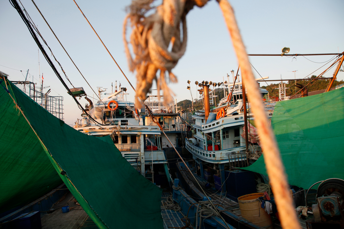 Tuna Gilnetters in Thailand. © Biel Calderon / Greenpeace