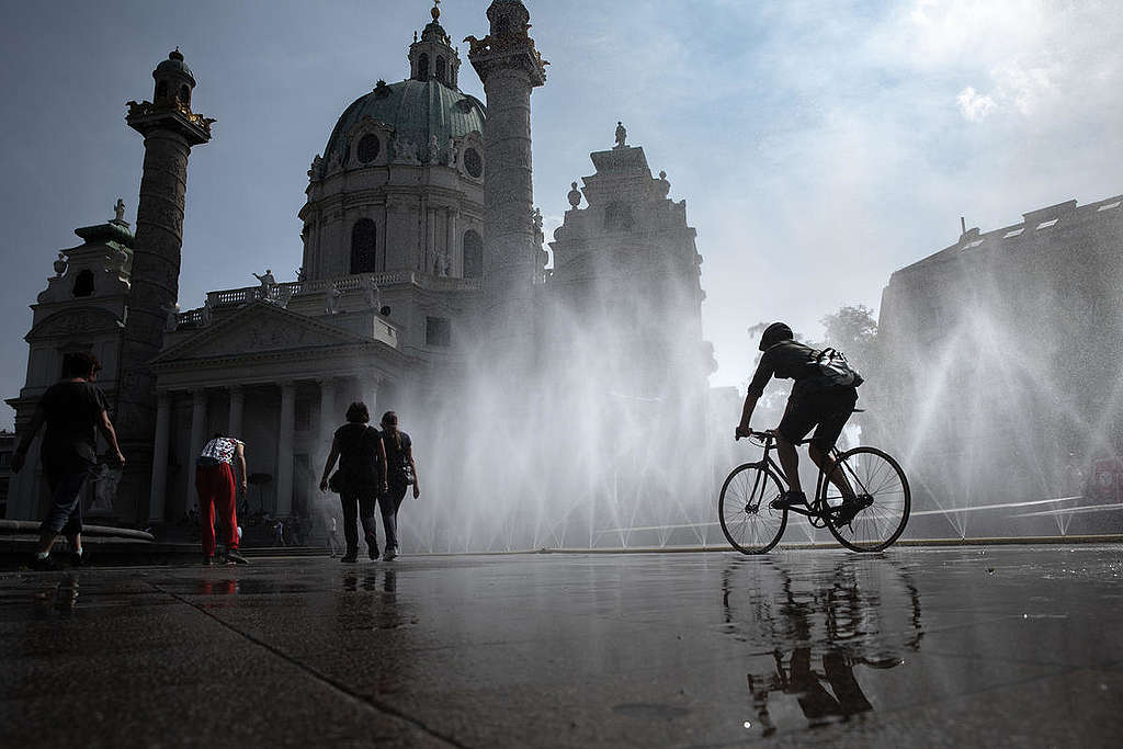 Climate Change Impact Austria - City heatwave. © Mitja  Kobal / Greenpeace