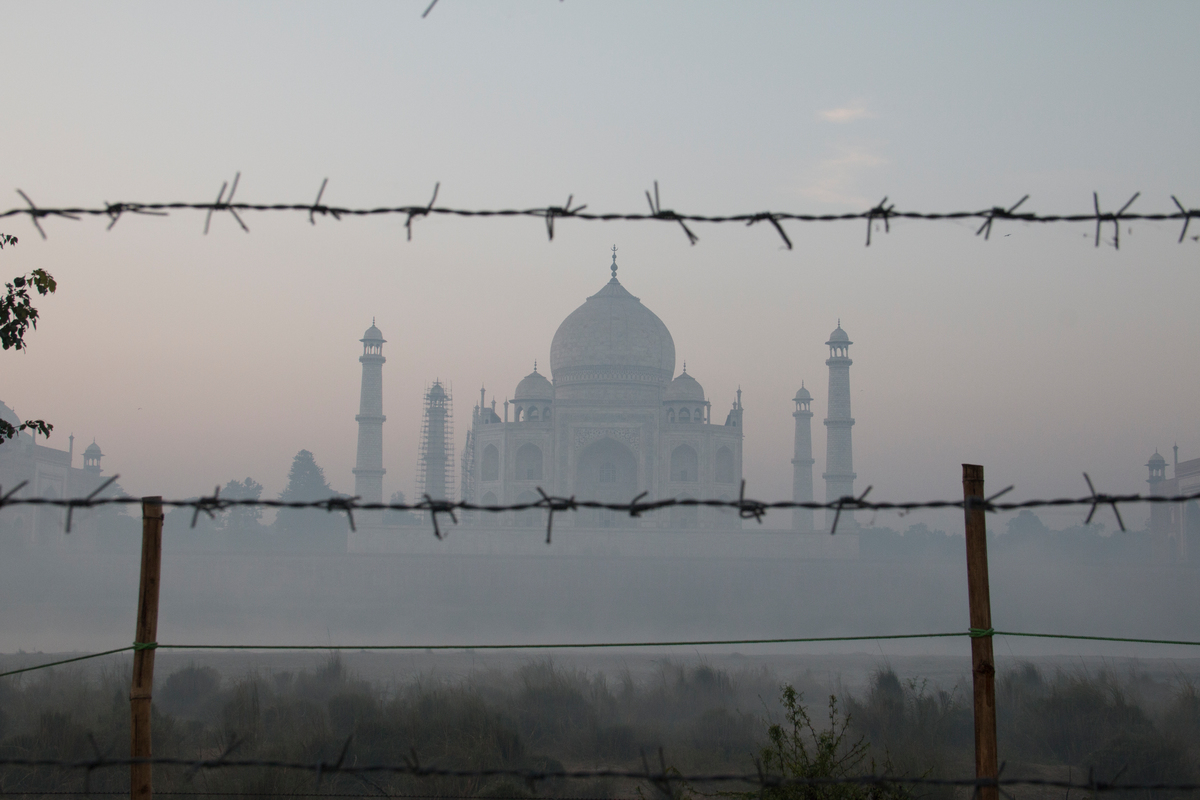 Pollution around the Taj Mahal in India. © Vinit Gupta / Greenpeace