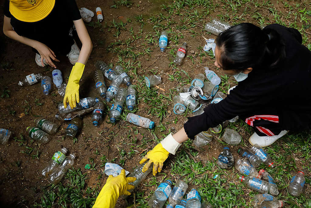 Brand Audit in Chiang Mai. © Baramee  Temboonkiat / Greenpeace