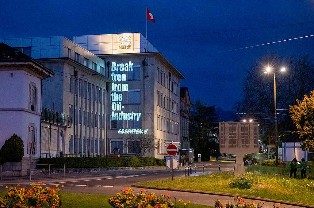 Activists warn Nestlé Shareholders against Plastic Investments in Switzerland. © Flurin Bertschinger / Greenpeace