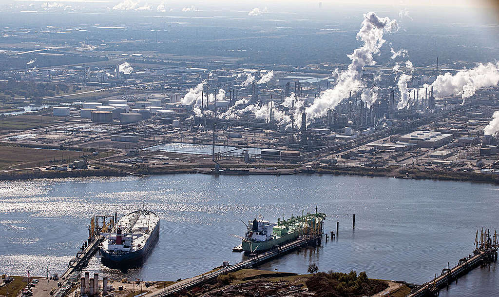 Ship Channel and Oil Facilities in Texas. © Aaron Sprecher / Greenpeace