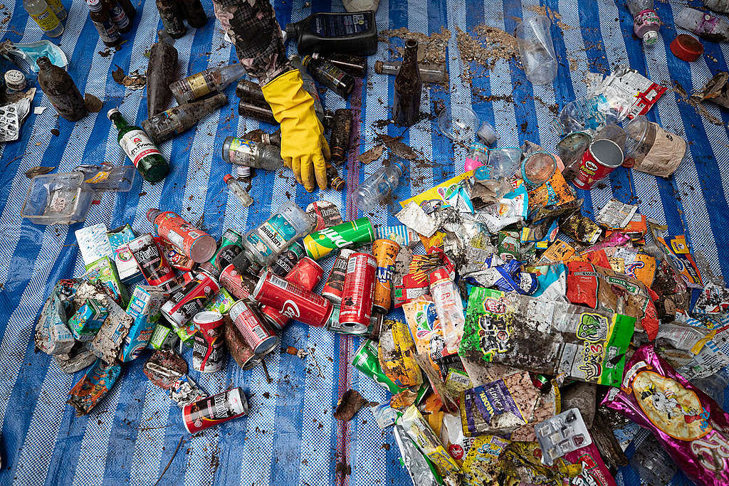 Plastic Brand Audit in Chiang Mai, Thailand. © Wason Wanichakorn / Greenpeace