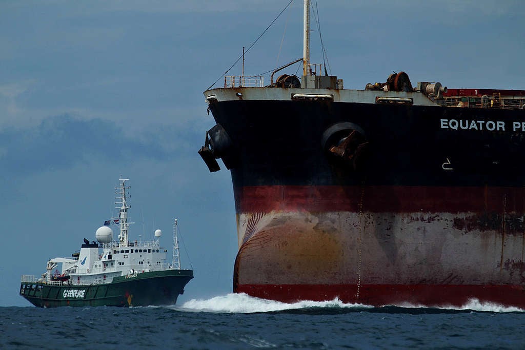 Bulk Carriers Moored off Hay Point at Great Barrier Reef. © Dean Sewell / Greenpeace