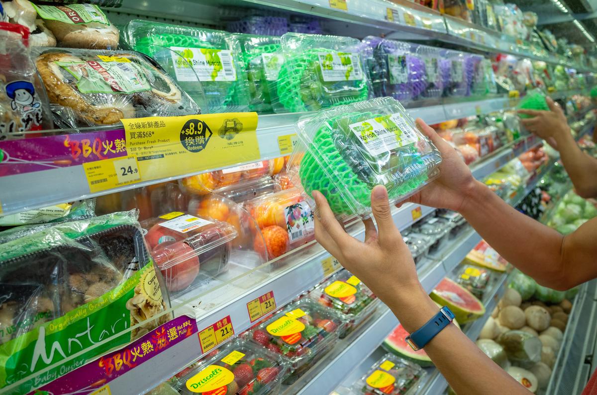 ‘Unwrap Our Grocery’ Photo opp in Hong Kong Supermarkets.