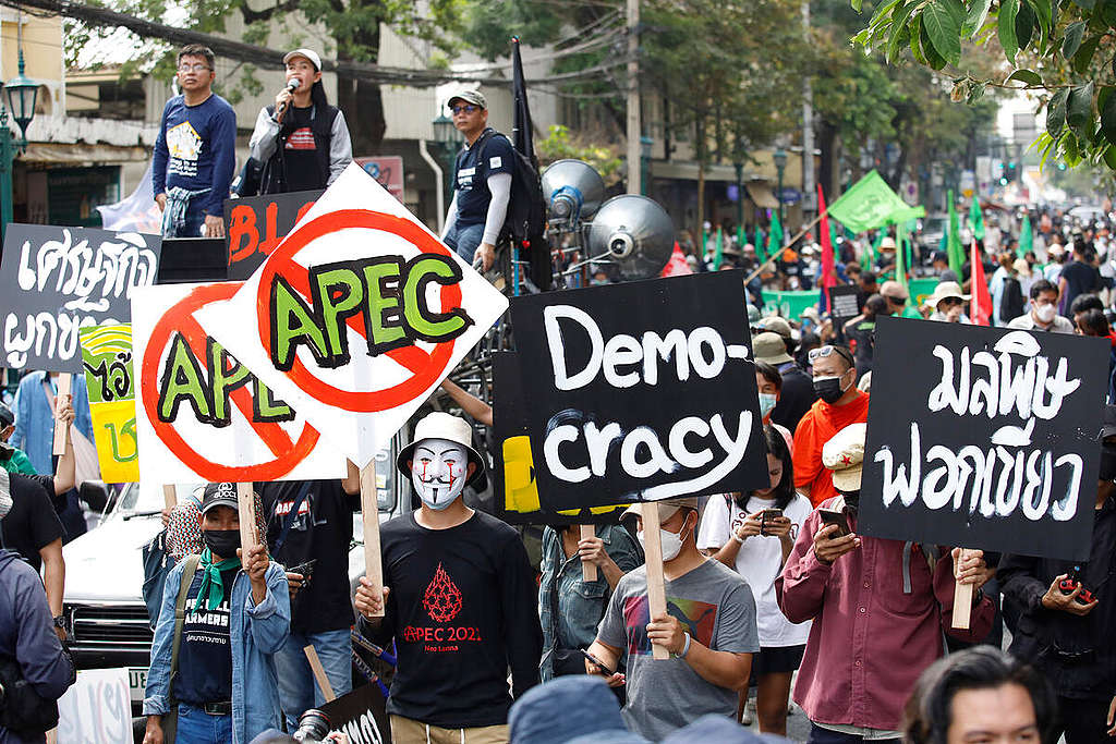 เครือข่ายภาคประชาชนจากทั่วประเทศ เดินขบวน เรียกร้องให้รัฐบาลไทย หยุดฟอกเขียว จากโมเดลเศรษฐกิจ BCG. © Tadchakorn  Kitchaiphon / Greenpeace