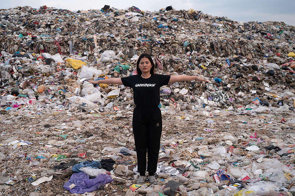 Pichmol Rugrod at Landfill in Aranyaprathet Sa Kaeo. © Songwut Jullanan / Greenpeace