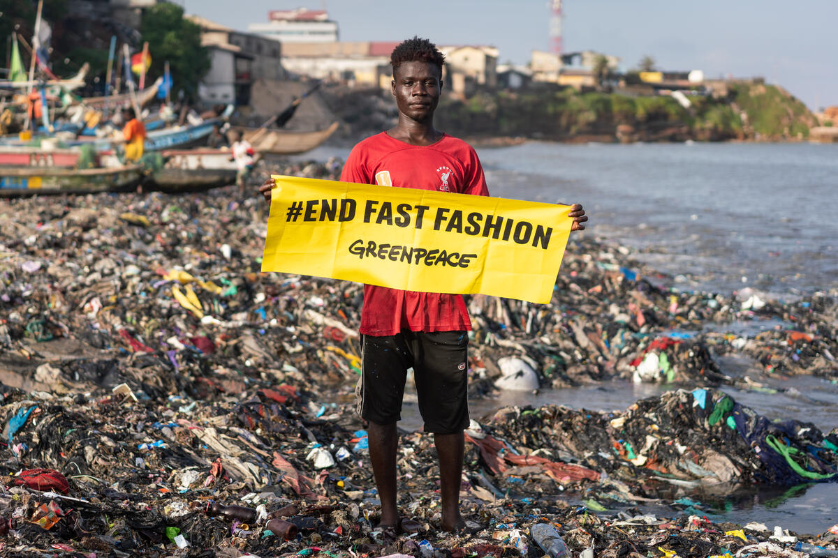 Fast Fashion and Waste Colonialism in Ghana. © Kevin McElvaney / Greenpeace