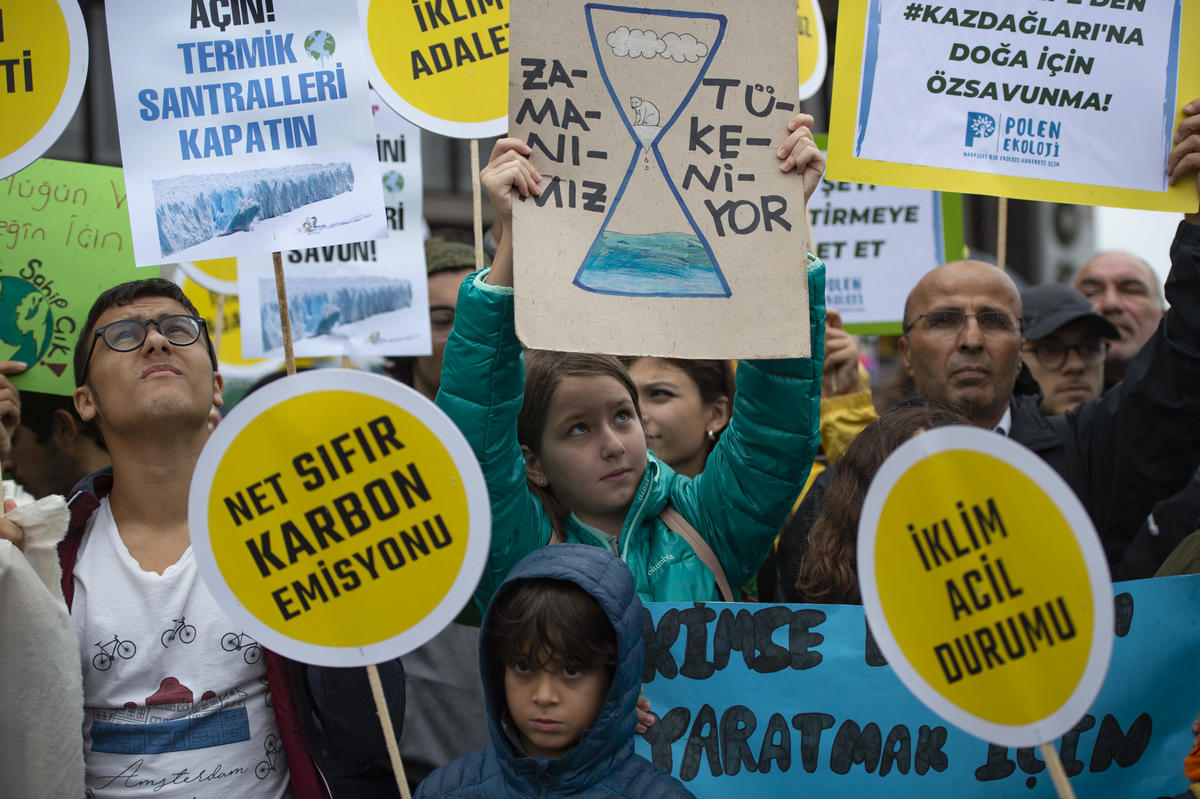 Global Climate Strike March in Turkey. © Yasin Akgul / Greenpeace