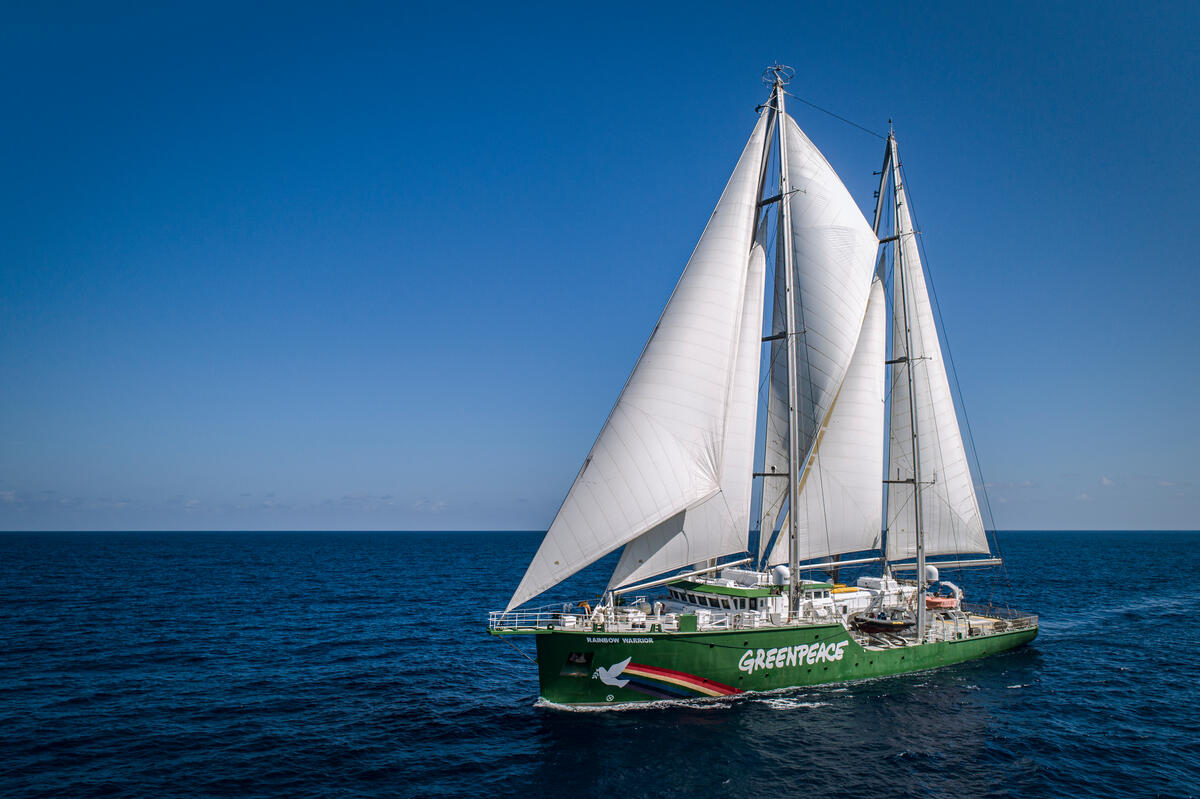 Rainbow Warrior in the Indian Ocean. © Greenpeace / Maarten Van Rouveroy