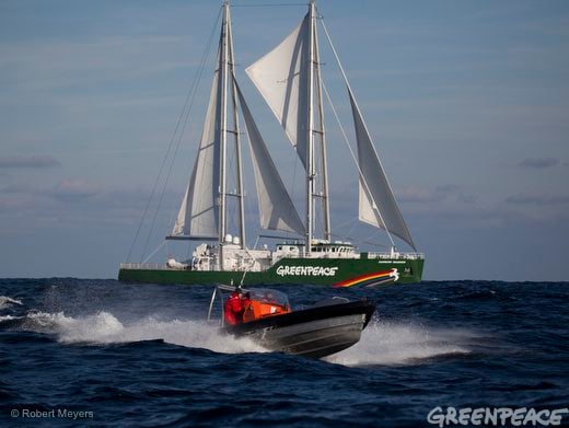 rp_rainbowwarriorandrhib.jpg - Greenpeace USA