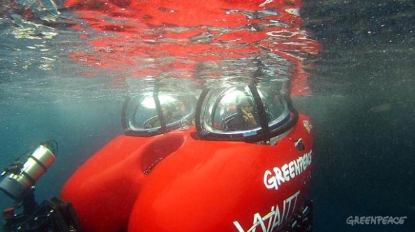 Greenpeace Oceans campaigners John Hocevar and Jackie Dragon get ready to dive in a two-seater submersible craft on loan from the Waitt Institute.