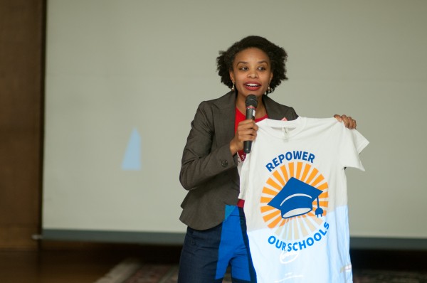 Danielle Hilton from Mom Clean Air Force speaking about why they support Repower Our Schools. Photo credit: Ahmer Inam