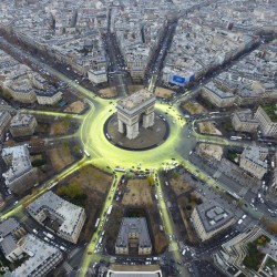 COP21: Arc de Triomphe Sun Action in Paris