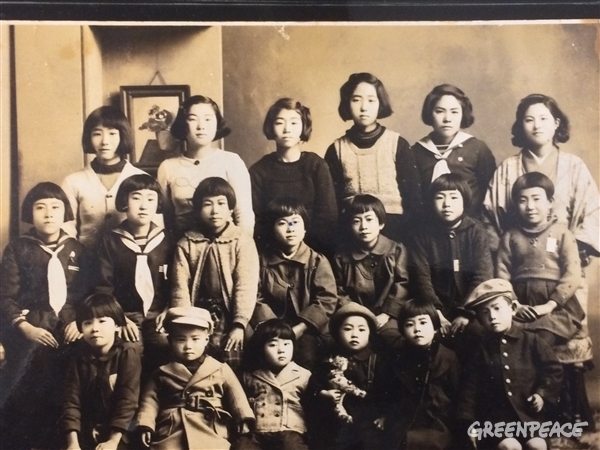 The people in this photo - all women and young children - lived in Nakajima-honmachi, the place that is now the Hiroshima Memorial Peace Park. The flash from the blast sent temperatures as high as 3,000 degrees C, completely obliterating them. There were no bodies to recover. (Photo provided by Mr. Noboru Katayama)
