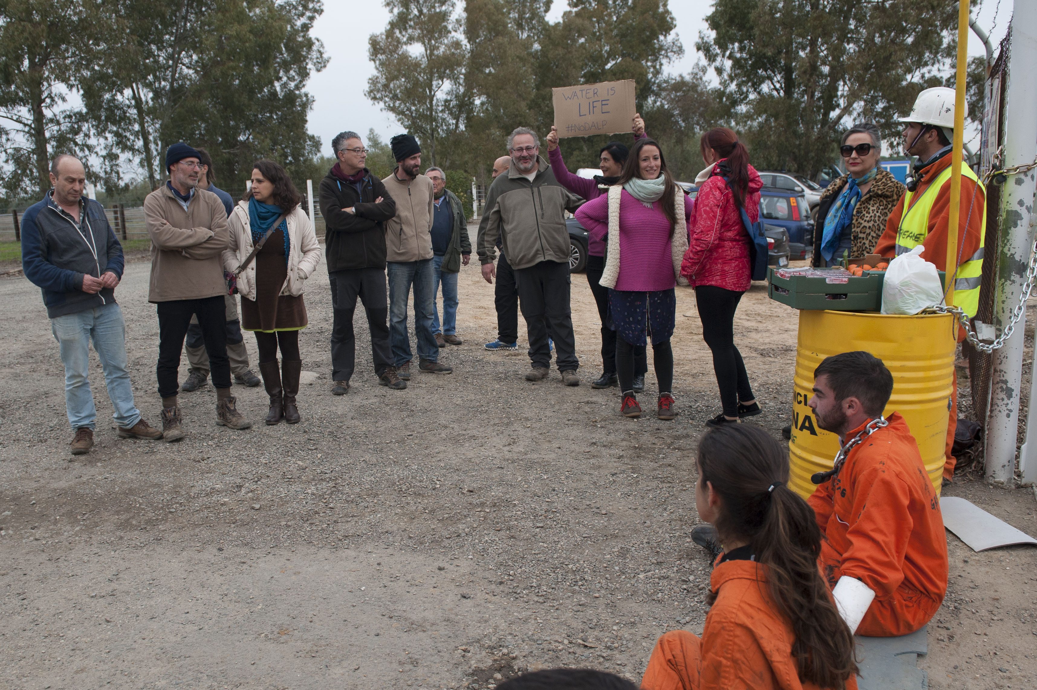 Activists in Spain who were on their third day blockading construction of a natural gas pipeline and storage facility took a moment call out Citi in solidarity with Standing Rock. Photo credit: Greenpeace.