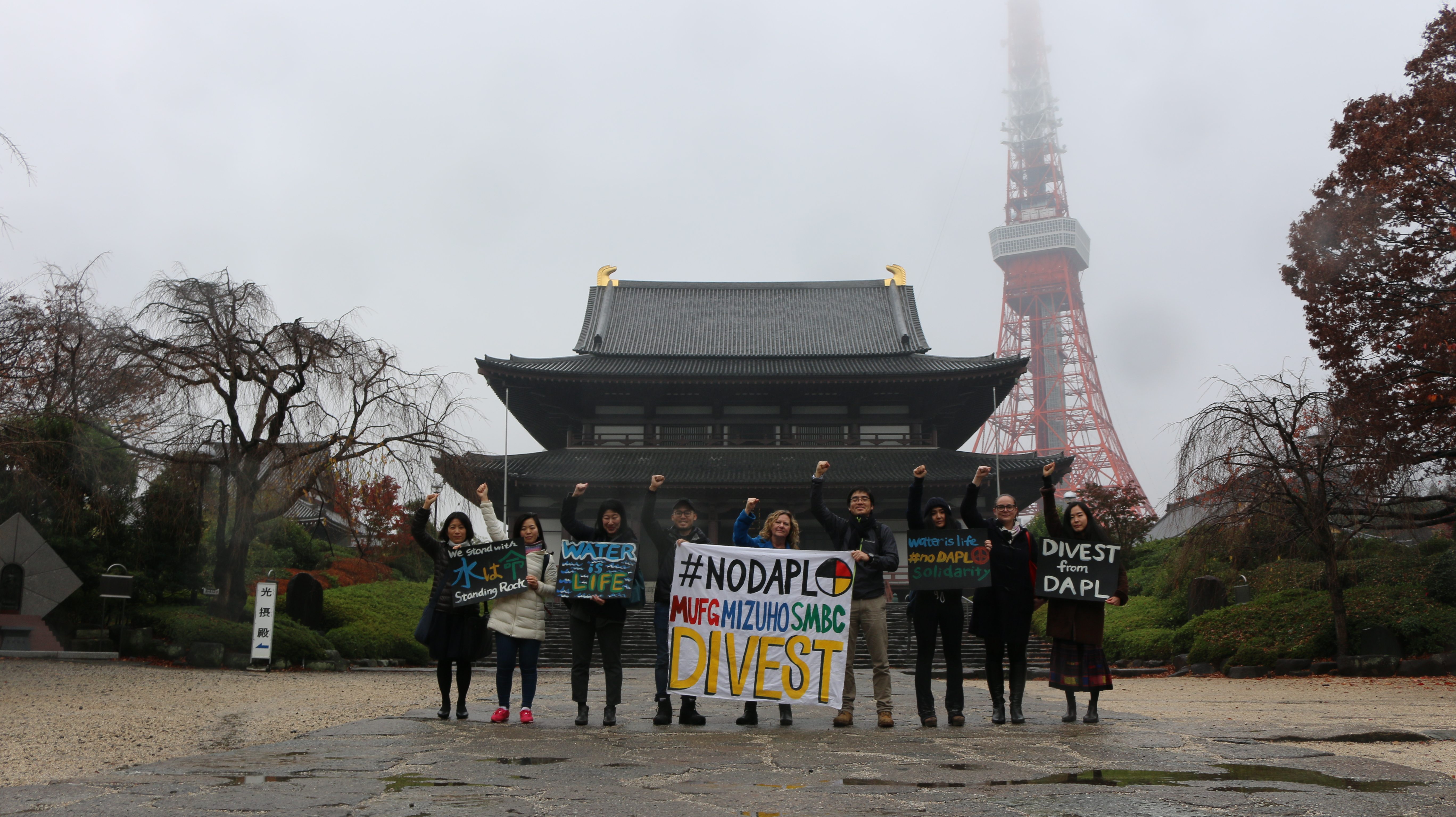 Greenpeace Japan and 350 Japan organized a joint #NoDAPL action to show solidarity with Standing Rock and request meetings with Japanese banks Mizuho Bank, Mitsubishi Tokyo UFJ, and SMBC Nikko Securities to discuss withdrawing their funding from the DAPL. 