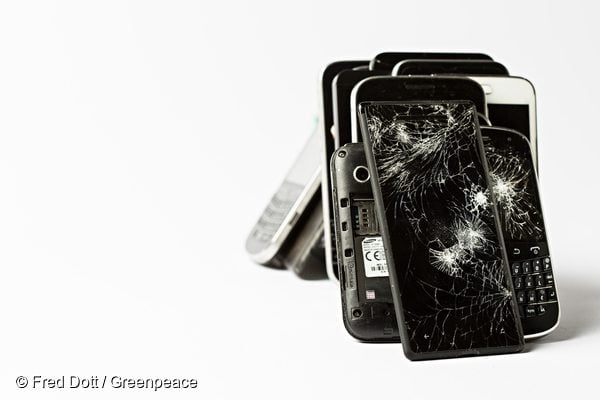 From Smart to Senseless: The Global Impact of Ten Years of Smartphones -  Greenpeace USA