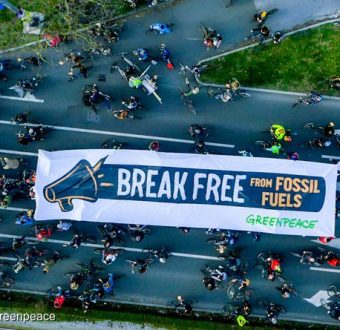 Cyclists in Zagreb Launch Global 'Break Free' Protests Against Fossil Fuels