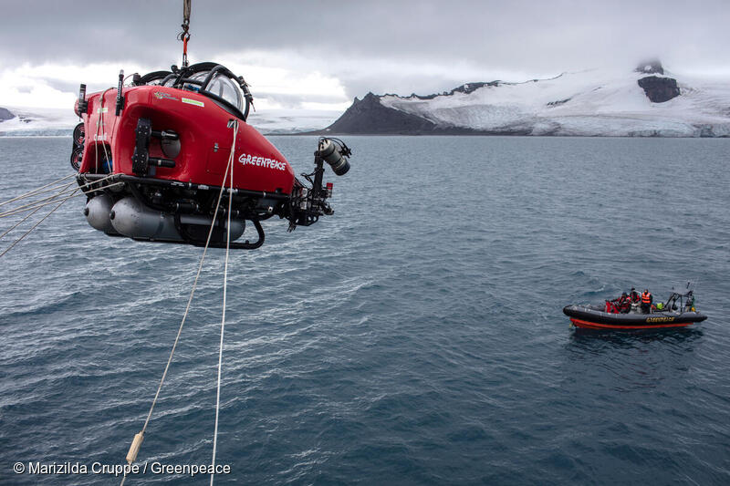 Dr Susanne Lockhart from the California Academy of Sciences and John Hocevar (not seen in the photo), Oceans Campaign Director for Greenpeace USA and submersible pilot, during a dive launch off Half Moon Island, Antarctica.